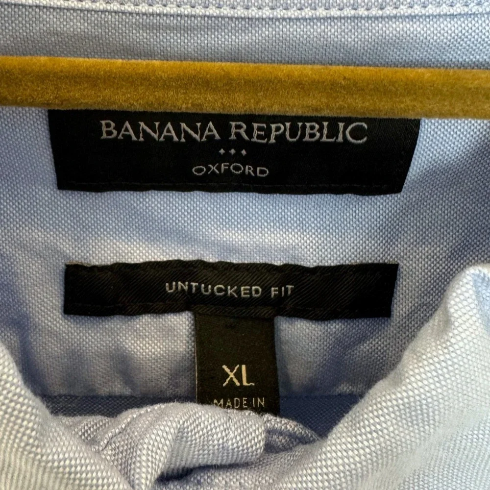 Banana Republic Oxford Shirt Mens XL Light Blue Untucked Fit Cotton Button Down‎